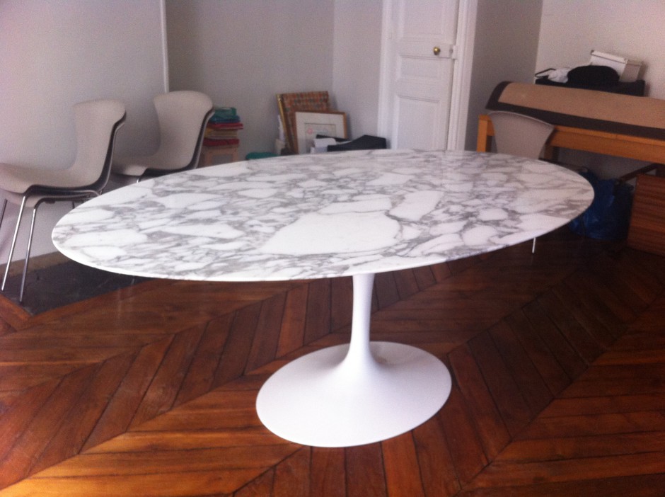 Table tulip ovale Saarinen édition Knoll L Atelier 50 Boutique